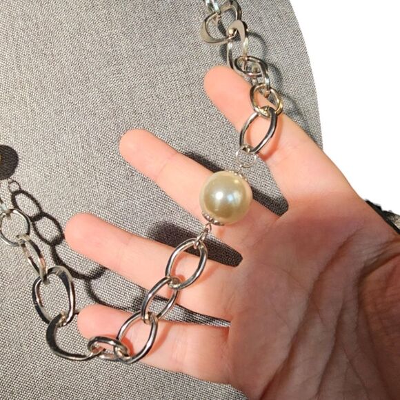 Pearlescent Silver-tone Link Gala Statement Necklace - Picture 10 of 11